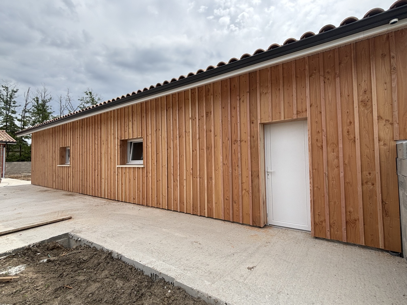 Extension habillée d'un bardage bois clair