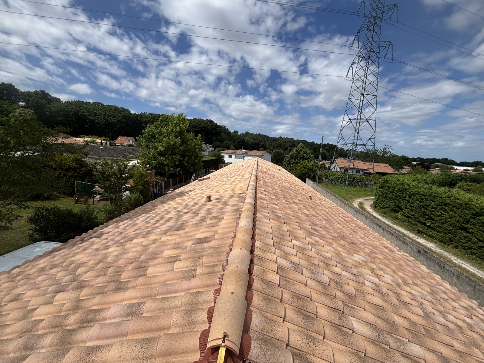 Toiture en tuiles neuves réalisée en Gironde